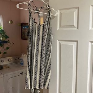 Lightweight geometric design tunic. Razorback with fun detail.